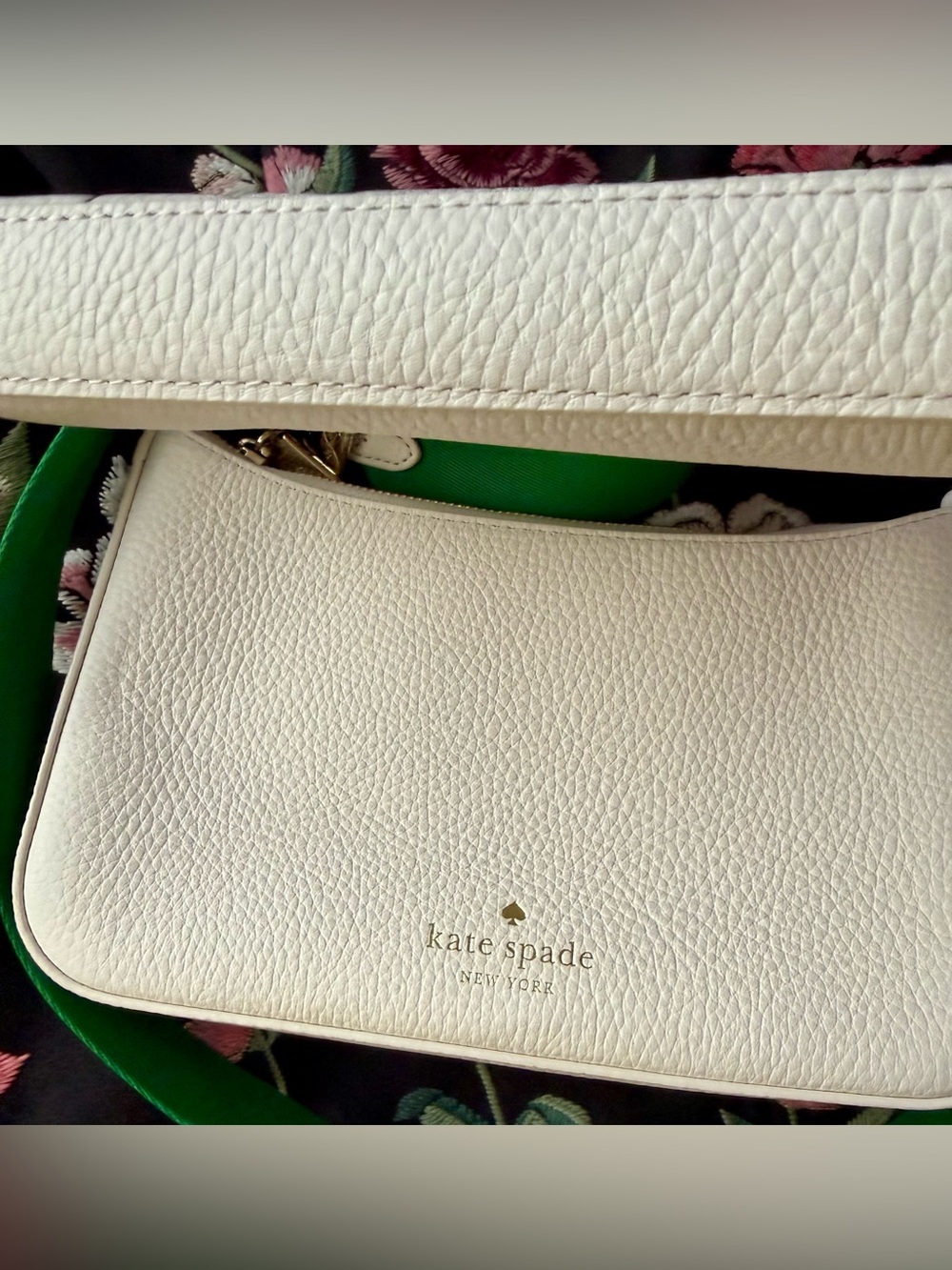 Kate Spade x Peanuts Snoopy Duet Small Crossbody Bag - Picture 4 of 13